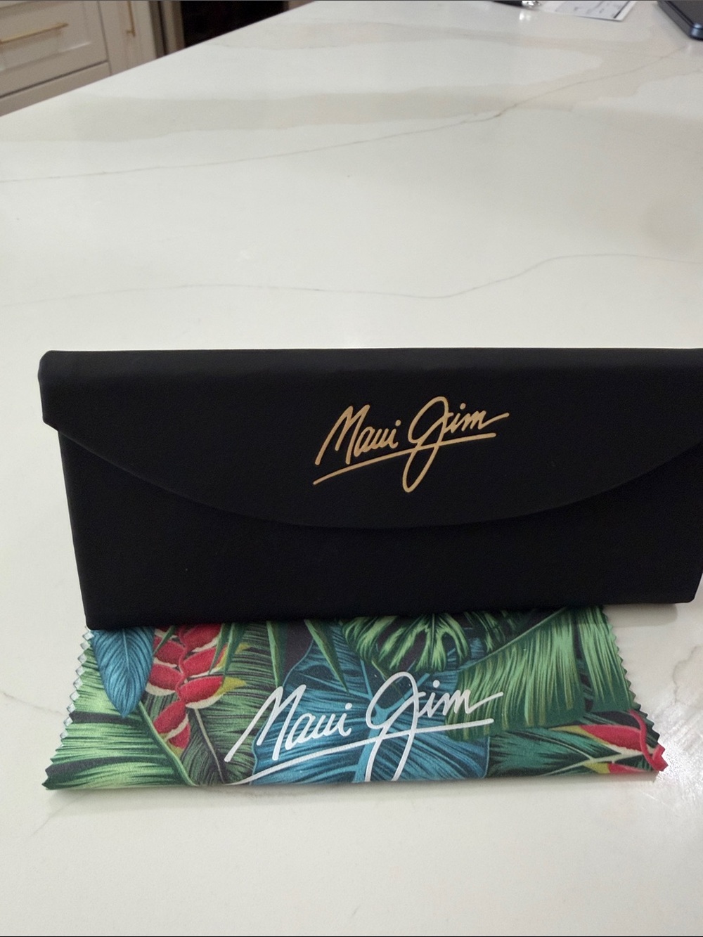 Maui Jim Black/Dark Navy Frame Sunglasses with Blue Mirrored Lenses Unisex - Picture 4 of 5